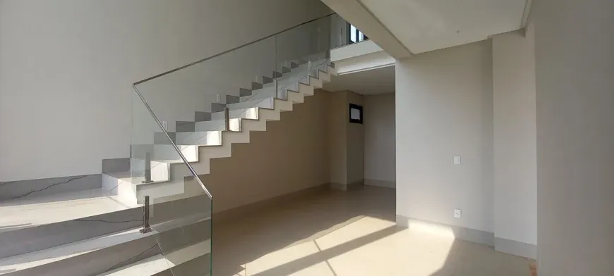 sobrado-com-4-quartos-a-venda-490m-no-residencial-alphaville-flamboyant-goiania-8.webpactionfit-indimension870x707seofalse-8